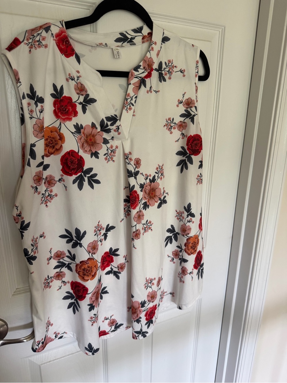 Sleeveless Floral Split-Neck Blouse - White with Red & Peach Flowers